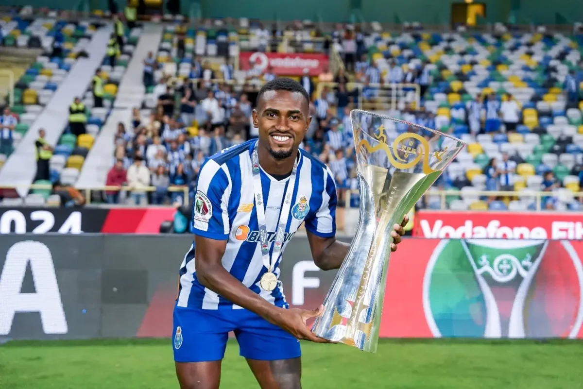 Paris FC, O Novo Rico da Primeira Divisão Francesa, Anuncia Brasileiro Otávio, Ex-Porto