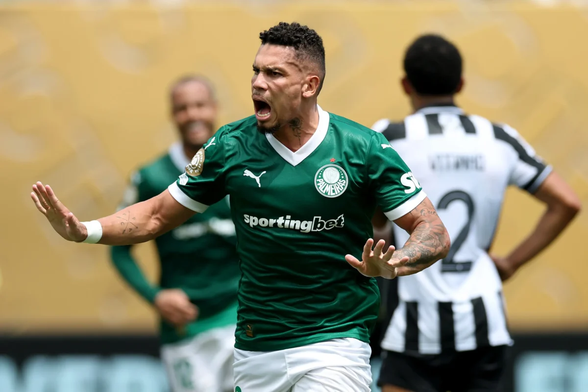 Paulinho deve ter longa parada após Copa de Clubes; descubra o plano de recuperação do Palmeiras