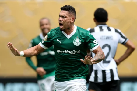 Paulinho deve ter longa parada após Copa de Clubes; descubra o plano de recuperação do Palmeiras