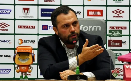 "Presidente do Fluminense valoriza busca conjunta pelo reconhecimento de títulos mundiais em jogo contra o Palmeiras"