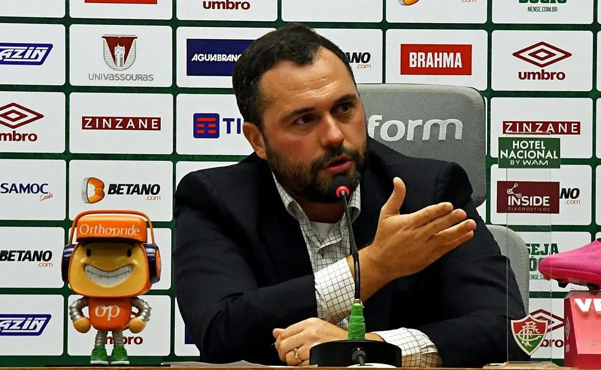 "Presidente do Fluminense valoriza busca conjunta pelo reconhecimento de títulos mundiais em jogo contra o Palmeiras"