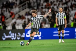 Rakitic, ex-jogador do Barcelona, tem aposentadoria confirmada por técnico: "Encerrou sua carreira"