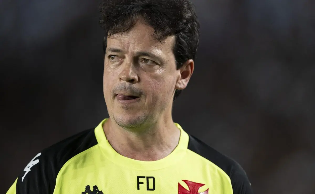 "Reforço do Vasco: Diniz admite apostar em contratações para resolver problemas"