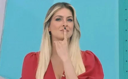 "Renata Fan Adverte Abel Ferreira sobre Problema no Palmeiras x Chelsea no Mundial de Clubes"