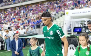 Richard Rios se torna a sensação das barbearias italianas.