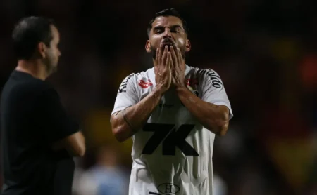 Rincón se desculpa e questiona o cartão vermelho recebido contra o Sport em postagem nas redes sociais