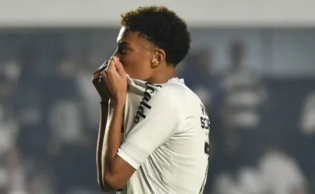 Robinho Jr é Defendido por Lédio Carmona sobre Polêmica com Seu Pai no Santos: "Não Ouçam Cancelar o Menino"