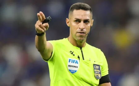 "Rodrigo José Pereira de Lima: um árbitro cercado por controvérsias no clássico Botafogo x Corinthians"