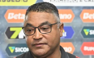 Roger Machado admite que "Má atuação no primeiro tempo pesou no empate do Internacional contra o Vasco".