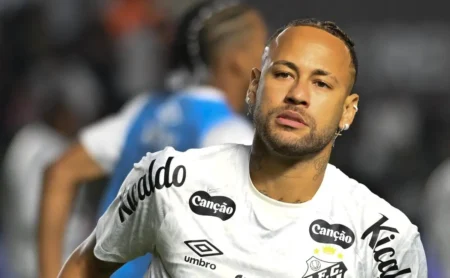 Roger Machado comenta a estratégia para anular Neymar em Santos x Internacional: “Estamos de parabéns”