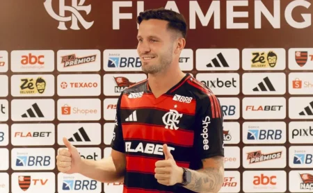 Saúl no Flamengo recebe análise de Filipe Luís sobre como melhorar o papel do meio-campista