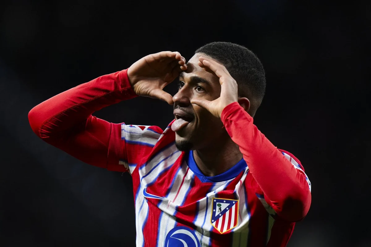 Samuel Lino é liberado pelo Atlético e chega ao Rio nesta terça-feira