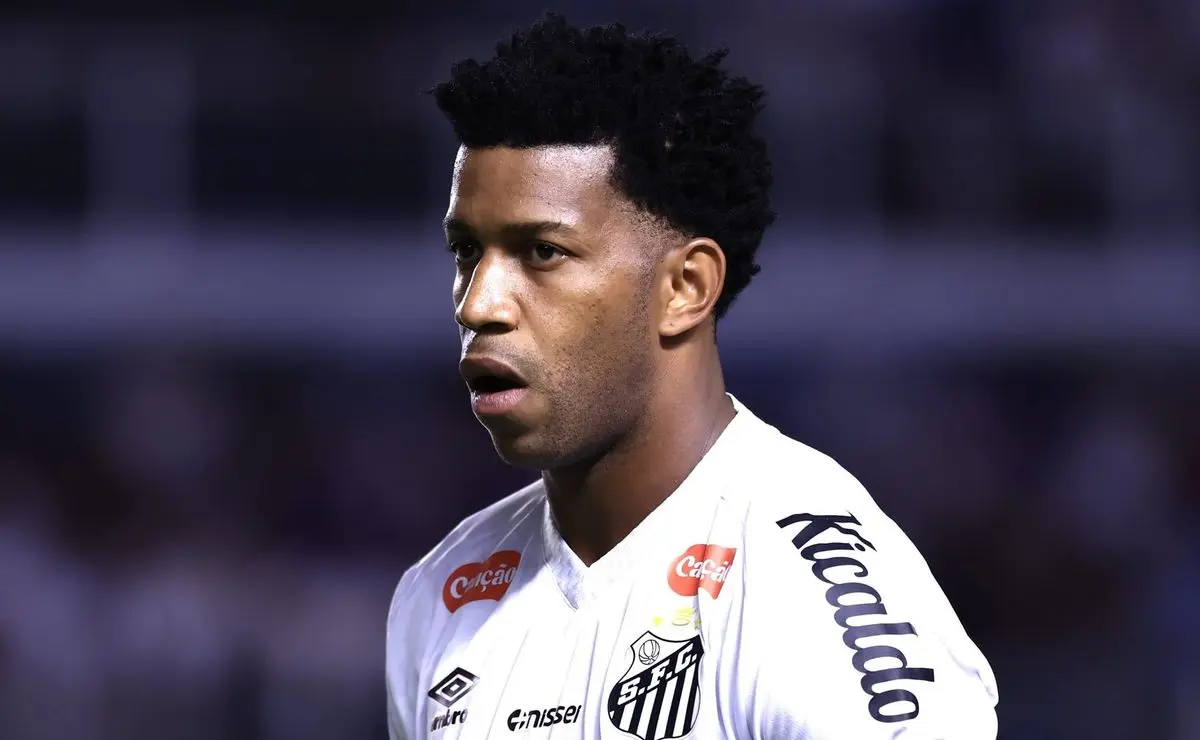 Santos enfrenta Mirassol pelo Brasileirão Betano com cinco pendurados e reforços internos.