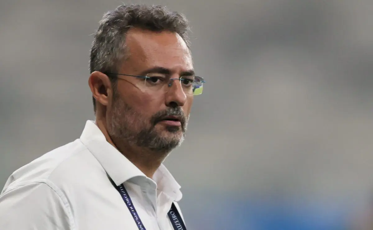 Santos prioriza acordo com Mayke e Brian Rodríguez para reforçar a defesa.