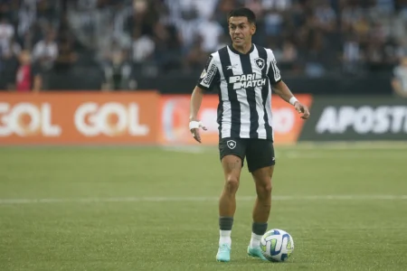 Segovinha deixa o Al-Ain e retorna ao Botafogo, mas sem certeza sobre permanência.
