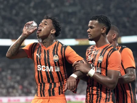 Shakhtar vence Besiktas com gols de Kevin, ex-Palmeiras, Eguinaldo, ex-Vasco e Alisson, ex-Atlético-MG