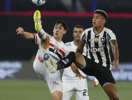 São Paulo enfrenta dilema clássico na lateral direita