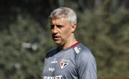 São Paulo faz análise e descarta contratação de Hugo Mallo