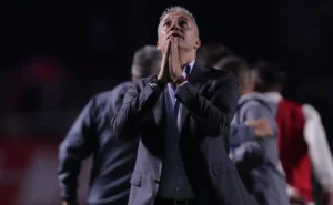São Paulo se Enamora com Crespo, e Torcida Vive a Emoção nas Redes: "Faz Muito Diferença Ter um Técnico de Destaque"