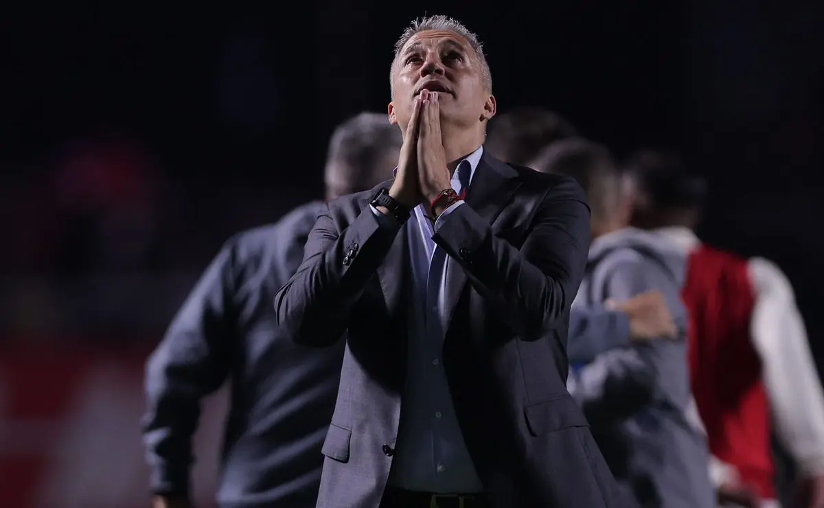 São Paulo se Enamora com Crespo, e Torcida Vive a Emoção nas Redes: "Faz Muito Diferença Ter um Técnico de Destaque"