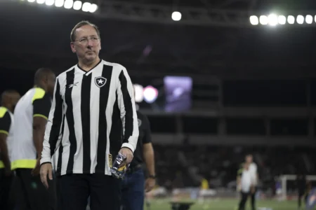 "Textor e Iconic: disputa pelo controle da Eagle, dona do SAF do Botafogo"