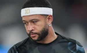 Torcida do Corinthians se Diverte sobre Memphis Depay após Goleiro de Empate contra o Botafogo