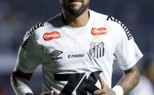 Torcida do Sport prepara máscaras de Bruna Marquezine para bradar insultos a Neymar em jogo contra o Santos