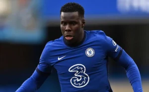 Torcida do Vasco aprova a chegada do zagueiro Zouma, ex-Chelsea, após o jogador se oferecer para jogar no Brasil