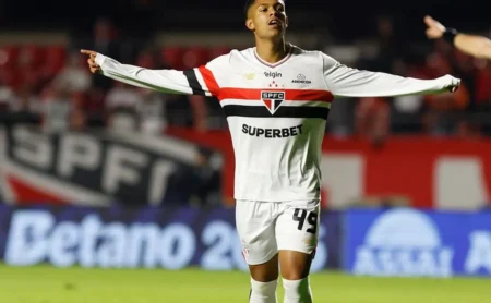 "Treinamentos do São Paulo: Crespo experimenta com opções de ataque"