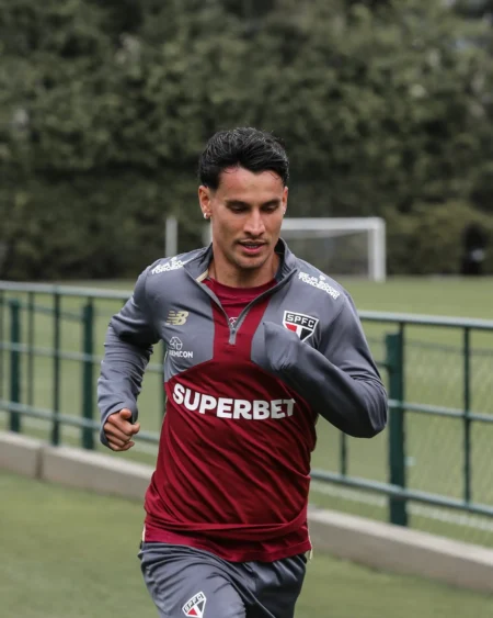 Treino do São Paulo: Lucas Moura e Ferreira continuam em transição física no gramado