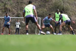 Táticas de treino, descanso e diversidade linguística: como está o trabalho de Davide Ancelotti no Botafogo