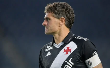 Vasco deixa a decisão da vaga para São Januário após empate com o CSA em Maceió e nova falha de Vegetti