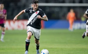 Vasco investe milhões sem aproveitar o potencial dos novos reforços na Sul-Americana