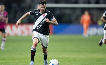 Vasco investe milhões sem aproveitar o potencial dos novos reforços na Sul-Americana