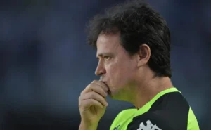 Vasco pressionado por crise e desempenho ruim enfrenta novo desafio fora de casa