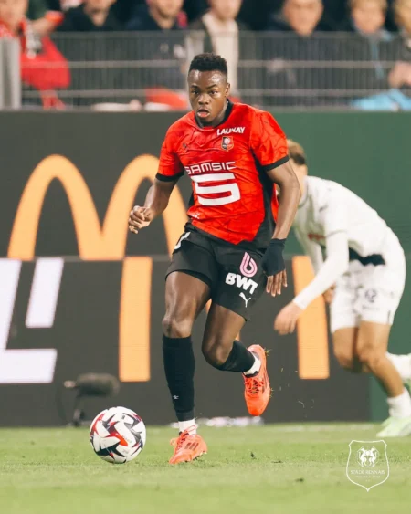 "Vasco reabre negociação com Rennes e avança em contratação de Andrés Gomez"