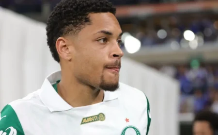 Vitor Roque desabafa sobre a fase difícil do Palmeiras