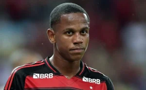 Wallace Yan se reúne com diretores do Flamengo para discussão de novo contrato