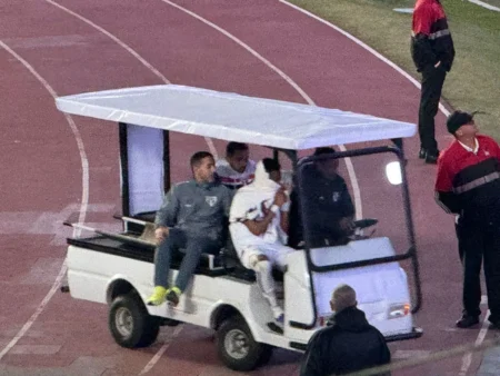 Wendell Lesiona a Coxa Esquerda e é Substituído, Preocupando o São Paulo