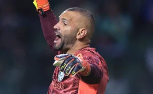 Weverton brilha em jogo tranquilo do Palmeiras, e salva em duas oportunidades cruciais