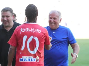 Zico reúne craques internacionais no Jogo das Estrelas no Japão