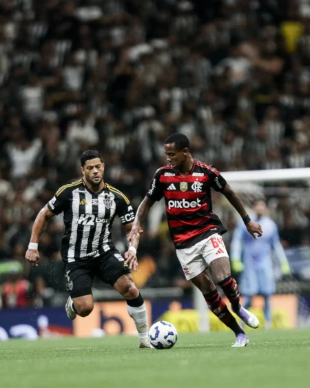 Após Atlético-MG x Flamengo, Hulk detalha troca de insultos com Wallace Yan: "Boquinha podre"