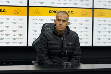 Baptista faz alerta sobre metas do Criciúma para a temporada: "É importante que o clube se posicione"
