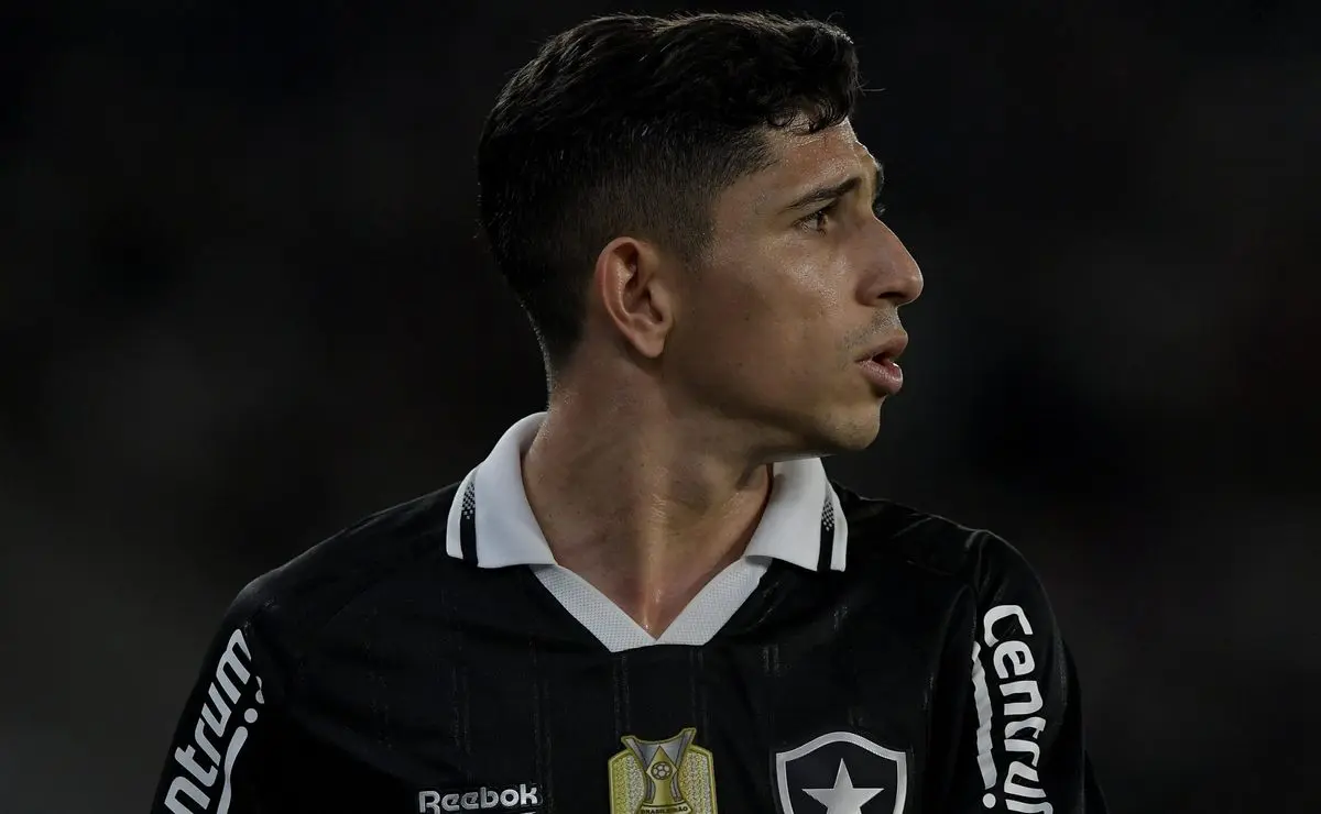 Botafogo surpreende ao informar venda de Savarino ao Lyon por R$ 48 milhões