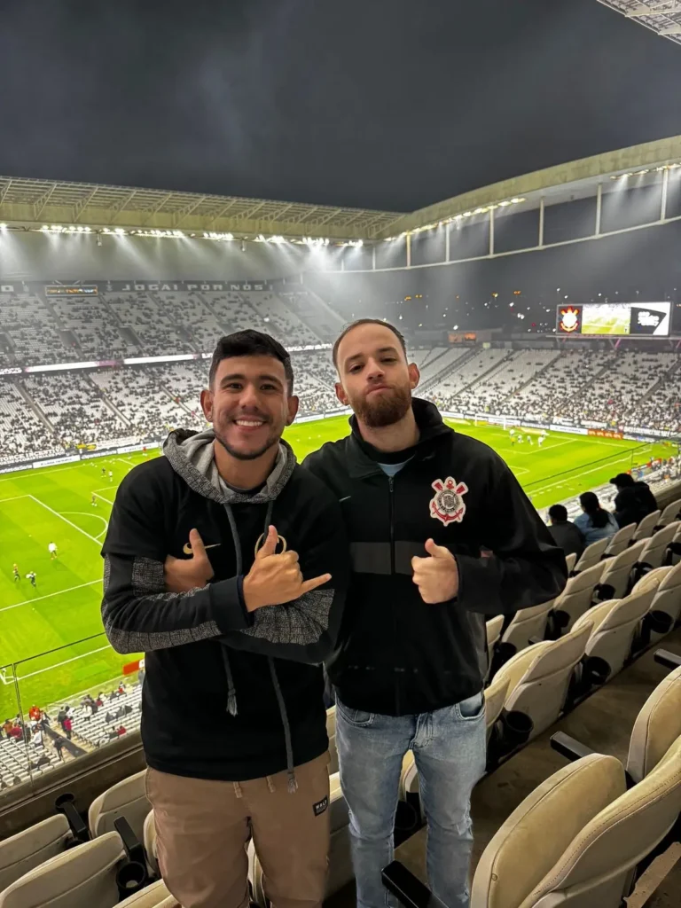 Casal denuncia caso de homofobia em jogo do Corinthians