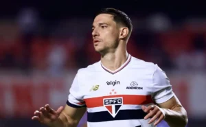 Cédric Soares se Sente Seguro como Título do São Paulo