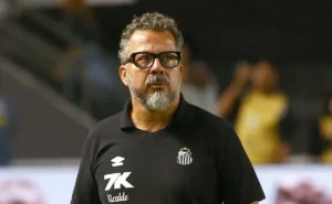 Cléber Xavier fala sobre a pressão do Santos na zona de rebaixamento do Brasileiro