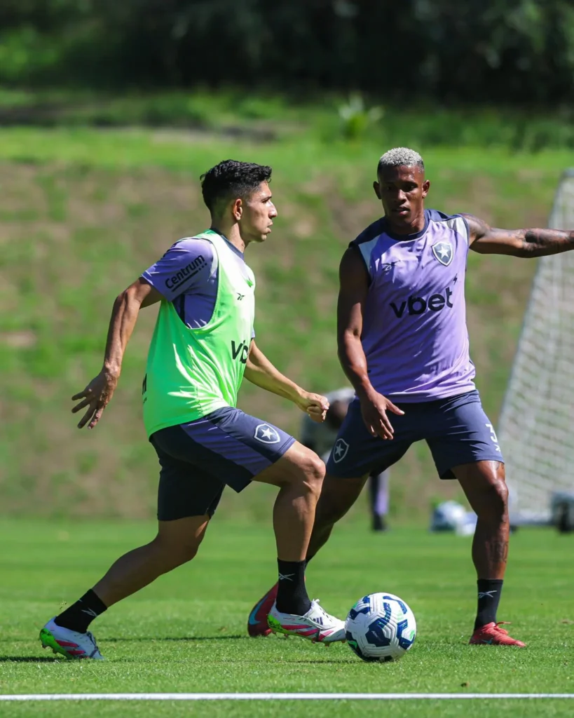 Com Danilo e sem Nathan, Botafogo divulga nomes para enfrentar o Cruzeiro; veja