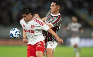 Com estratégia conservadora, Fluminense avança, Inter sucumbe às escolhas repetidas