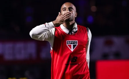 Com o retorno de Lucas ao treino, o São Paulo inicia a preparação para enfrentar o Inter.
